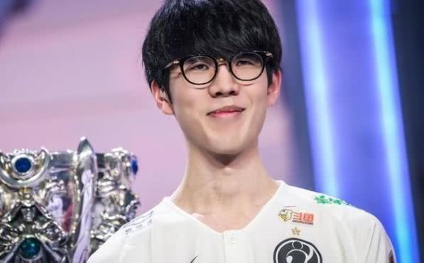 西尔维蒂：每天能够和梅西一起训练、踢球是一种荣幸