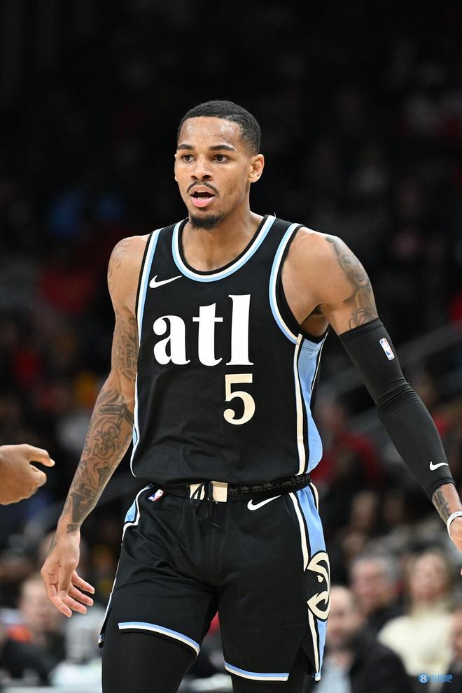 现代足球趋 现代足球趋